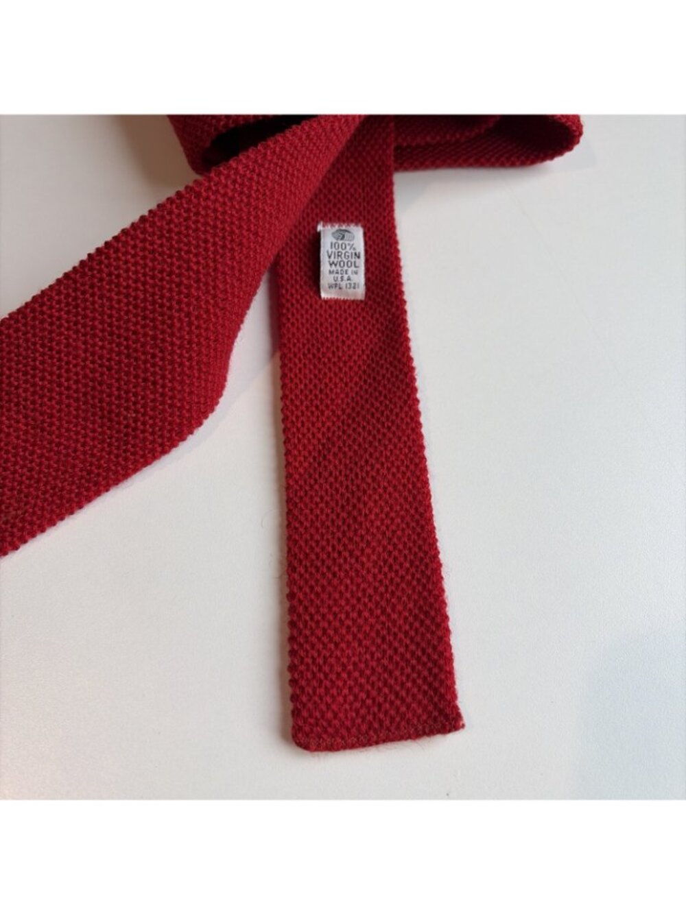 Vintage Miltons Men's 100% Virgin Wool Necktie Tie Red Narrow Square Classic - Picture 3 of 6